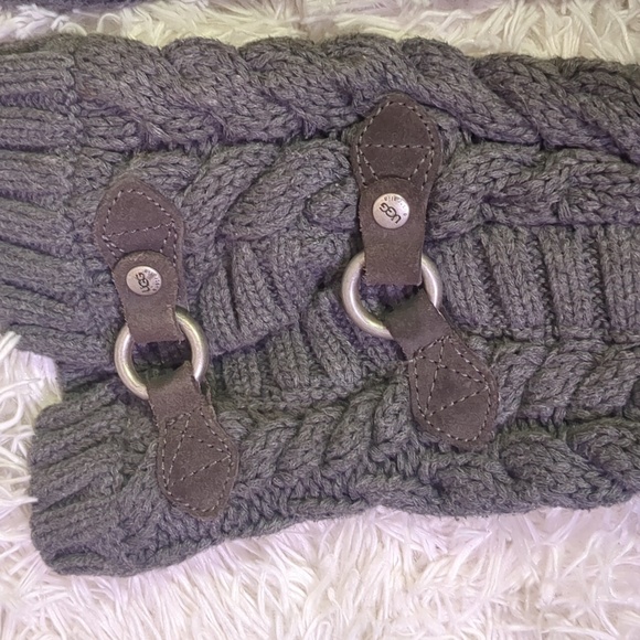 UGGS GRAY SWEATER WITH SILVER BUCKLES SIZE 9 - Picture 3 of 12